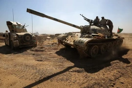 Các lực lượng Iraq trong chiến dịch chống khủng bố tại khu vực giữa hai thành phống Hawija và Kirkuk. (Nguồn: AFP/TTXVN)