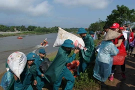 Diễn tập phòng ngừa ứng phó với thiên tai, bão lũ. (Ảnh: Quý Trung/TTXVN)