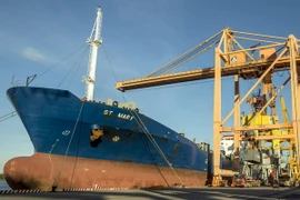 Tàu biển nước ngoài cập Cảng Hải Phòng được Hải quan Hải Phòng tiếp nhận bằng Hệ thống E-Manifest. (Ảnh: Hoàng Hùng/TTXVN)