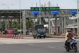 Trạm BOT tuyến tránh thị xã Cai Lậy. (Ảnh: Minh Trí/TTXVN)