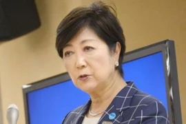 Thị trưởng thành phố Tokyo Yuriko Koike tại cuộc họp báo ở Tokyo. (Nguồn: Kyodo/TTXVN)