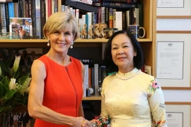 Bộ trưởng Ngoại giao Australia Julie Bishop tiếp Trưởng Ban dân vận Trung ương Trương Thị Mai. (Ảnh: Khánh Linh/Vietnam+)