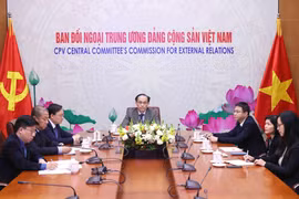Bí thư Trung ương Đảng, Trưởng Ban Đối ngoại Trung ương Lê Hoài Trung, điện đàm với Trưởng ban Đối ngoại Trung ương Đảng Cộng sản Cuba Emilio Lozada Garcia. (Ảnh: An Đăng/TTXVN)