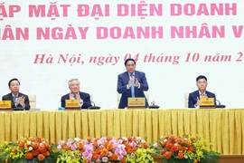 Thủ tướng Phạm Minh Chính gặp mặt đại diện doanh nghiệp nhân Ngày Doanh nhân Việt Nam (13/10). (Ảnh: Dương Giang/TTXVN)