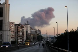 Khói bốc lên sau cuộc không kích của Israel vào trụ sở Hezbollah ở Beirut, Liban, ngày 27/9/2024. (Ảnh: THX/TTXVN)