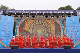 Biểu diễn văn nghệ tại Festival. (Ảnh: TTXVN phát) 