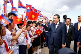 Lễ đón Chủ tịch Quốc hội Trần Thanh Mẫn tại sân bay quốc tế Pochentong, thủ đô Phnom Penh. (Ảnh: Doãn Tấn/TTXVN)