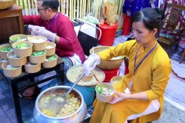 Bún bò Huế được giới thiệu tại Lễ hội 100 món Ẩm thực đường phố Huế năm 2022. (Ảnh: Tường Vi/ TTXVN)