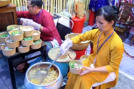 Bún bò Huế được giới thiệu tại Lễ hội 100 món Ẩm thực đường phố Huế năm 2022. (Ảnh: Tường Vi/ TTXVN)