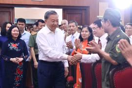 Chủ tịch nước Tô Lâm đến dự Ngày hội toàn dân bảo vệ an ninh Tổ quốc tại phường Cửa Đông. (Ảnh: Lâm Khánh/TTXVN)