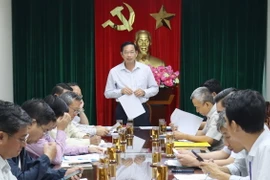 Ông Võ Văn Phi, Phó Chủ tịch Ủy ban Nhân dân tỉnh Đồng Nai phát biểu tại cuộc họp. (Ảnh: Công Phong/TTXVN)