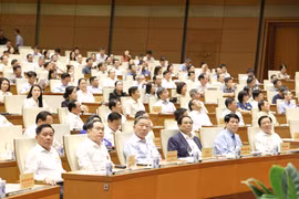 Các đồng chí lãnh đạo cấp cao của Đảng, Nhà nước và đại biểu dự hội nghị tại Hội trường Diên Hồng, Nhà Quốc hội. (Ảnh: Phương Hoa/ TTXVN)