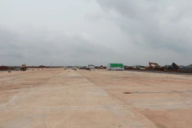 Đường cất hạ cánh sân bay Long Thành đã hoàn thành đổ bêtông lớp 1. (Ảnh: Công Phong/TTXVN)