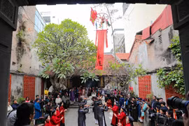 Chuỗi hoạt động văn hóa “Tết Việt-Tết Phố 2024” giới thiệu với nhân dân, du khách về không gian, nếp sinh hoạt đón Tết truyền thống của người Hà Nội với nhiều hoạt động trải nghiệm các nét văn hoá dân gian. (Ảnh: Thanh Tùng/TTXVN)