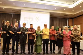 Đại sứ các nước thành viên ASEAN tại Đức chụp ảnh chung. (Ảnh: Phương Hoa/TTXVN)