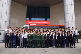 Trung tâm Nghiên cứu thiết bị vô tuyến băng rộng là 1 trong 20 cá nhân, tập thể đạt danh hiệu Ngôi sao Viettel 2023. (Nguồn: Vietnam+)