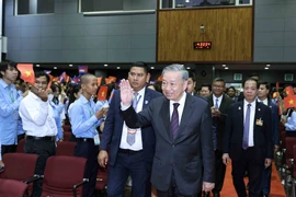 Chủ tịch nước Tô Lâm đến thăm Đại học Hoàng gia Phnom Penh. (Ảnh: Nhan Sáng/TTXVN)