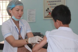 Tiêm vắcxin phòng viêm màng não mô cầu là phương pháp tiết kiệm, hiệu quả được các tổ chức y tế khuyến cáo. (Nguồn: TTXVN)