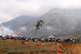 Lễ hội Gầu Tào ở xã Tà Mung, huyện Than Uyên, tỉnh Lai Châu thu hút đông đảo người dân và du khách tham gia. (Ảnh: Việt Dũng/TTXVN)