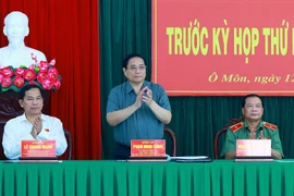 Thủ tướng Phạm Minh Chính tiếp xúc cử tri quận Ô Môn, thành phố Cần Thơ. (Ảnh: Dương Giang/TTXVN)