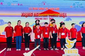 Top các thí sinh nhận Giải Trạng Nguyên, Bảng Nhãn, Tham Hoa, Hoàng Giáp, Tiến sỹ. (Ảnh: Ngọc Bích/TTXVN)