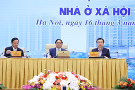 Thủ tướng Phạm Minh Chính chủ trì Hội nghị tháo gỡ khó khăn, thúc đẩy phát triển nhà ở xã hội. (Ảnh: Dương Giang/TTXVN)