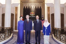 Tổng Bí thư Tô Lâm và Phu nhân với Thủ tướng Malaysia và Phu nhân. (Ảnh: Thống Nhất/TTXVN)