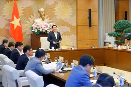 Sáng 21/2/2024, tại Hà Nội, Chủ tịch Quốc hội Vương Đình Huệ chủ trì cuộc họp để nghe trình bày quá trình xây dựng và hoàn thiện Dự án Luật Công nghiệp quốc phòng, an ninh và động viên công nghiệp. (Ảnh: Nhan Sáng/TTXVN)