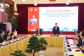 Chủ tịch nước Lương Cường làm việc với Tòa án Nhân dân Tối cao. (Ảnh: Lâm Khánh/ TTXVN)