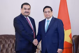 Thủ tướng Phạm Minh Chính tiếp ông Gautam Adani, Chủ tịch Tập đoàn Adani (Ấn Độ). (Ảnh: Dương Giang/TTXVN)