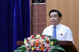 Ông Lê Văn Dũng phát biểu nhận chức chủ tịch Ủy ban Nhân dân tỉnh Quảng Nam nhiệm kỳ 2021-2026. (Ảnh Trần Tĩnh/TTXVN)