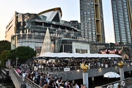 Khách du lịch tại thủ đô Bangkok, Thái Lan. (Ảnh: AFP/TTXVN)