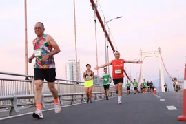 Vận động viên hào hứng tranh tài tại Cuộc thi Marathon Quốc tế Đà Nẵng năm 2023. (Ảnh: Trần Lê Lâm/TTXVN) 