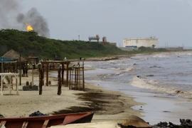 Sự cố tràn dầu tại bờ biển Puerto Cabello, Venezuela, ngày 27/12/2023. Ảnh minh họa. (Nguồn: AFP/TTXVN)