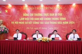 Thường trực Ban Bí thư Lương Cường và các lãnh đạo Ban Nội chính Trung ương điều hành hội nghị. (Ảnh: Phương Hoa/TTXVN)