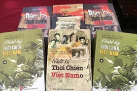 Bộ sách Nhật ký thời chiến Việt Nam. (Ảnh: Thanh Vũ/TTXVN)