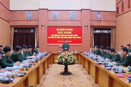 Quang cảnh buổi làm việc giữa Đại tướng Phan Văn Giang và lãnh đạo Tổng cục Công nghiệp Quốc phòng. (Ảnh: Hồng Pha/TTXVN phát)