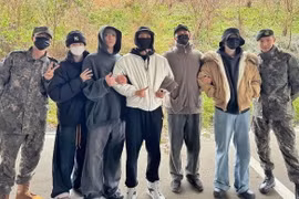 Các thành viên BTS tụ họp trong ngày hai nam ca sỹ RM và V nhập ngũ. (Ảnh: Instagram)