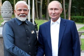 Thủ tướng Ấn Độ Narendra Modi (trái) và Tổng thống Nga Vladimir Putin tại cuộc gặp ở Moskva ngày 8/7/2024. (Ảnh: ANI/TTXVN)
