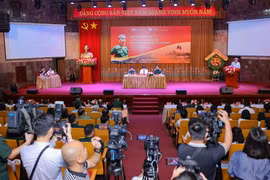 Hội thảo góp phần khơi dậy và phát huy truyền thống yêu nước, chủ nghĩa anh hùng cách mạng, ý chí quyết chiến, quyết thắng vào sự nghiệp xây dựng và bảo vệ vững chắc Tổ quốc. (Ảnh: Thanh Tùng/TTXVN)