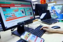 Giao dịch thương mại điện tử. (Ảnh: Phạm Hậu/TTXVN)