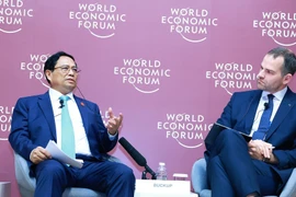 Thủ tướng Phạm Minh Chính toạ đàm với cộng đồng doanh nghiệp khởi nghiệp, đổi mới sáng tạo của WEF. (Ảnh: Dương Giang/TTXVN)