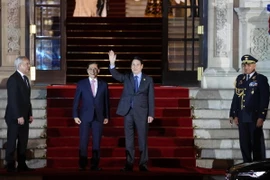 Chủ tịch nước Lương Cường và Phó Thủ tướng, Bộ trưởng Bộ Ngoại giao Bùi Thanh Sơn đến dự Tiệc chiêu đãi chính thức các Nhà lãnh đạo APEC. (Ảnh: Lâm Khánh/TTXVN)