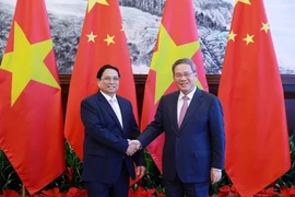 Thủ tướng Phạm Minh Chính và Thủ tướng Trung Quốc Lý Cường. (Ảnh: Dương Giang/TTXVN)