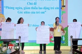 Các trẻ em có hoàn cảnh đặc biệt khó khăn tham gia diễn đàn lắng nghe tiếng nói trẻ em với chủ đề “Phòng ngừa, giảm thiểu lao động trẻ em” tại Hội trại. (Ảnh: Thanh Vũ/ TTXVN)