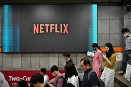 Biểu tượng của Netflix trên một màn hình nhà ga ở Seoul, Hàn Quốc. (Ảnh: AFP/TTXVN)