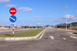 Tuyến đường giao thông Văn Lâm-Sơn Hải khi hoàn thành sẽ tạo điểm nhấn cho phát triển vùng kinh tế trọng điểm phía Nam của huyện Thuận Nam. (Ảnh: Công Thử/TTXVN)