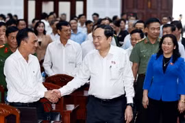Chủ tịch Quốc hội Trần Thanh Mẫn tiếp xúc cử tri tại thành phố Vị Thanh, tỉnh Hậu Giang. (Ảnh: Doãn Tấn/TTXVN)