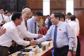 Chủ tịch Quốc hội Trần Thanh Mẫn với các đại biểu. (Ảnh: An Đăng/TTXVN)