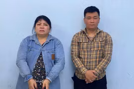 Đặng Thị Hoa (trái) và Tô Bá Nguyên tại cơ quan công an. (Nguồn: Cơ quan Công an)